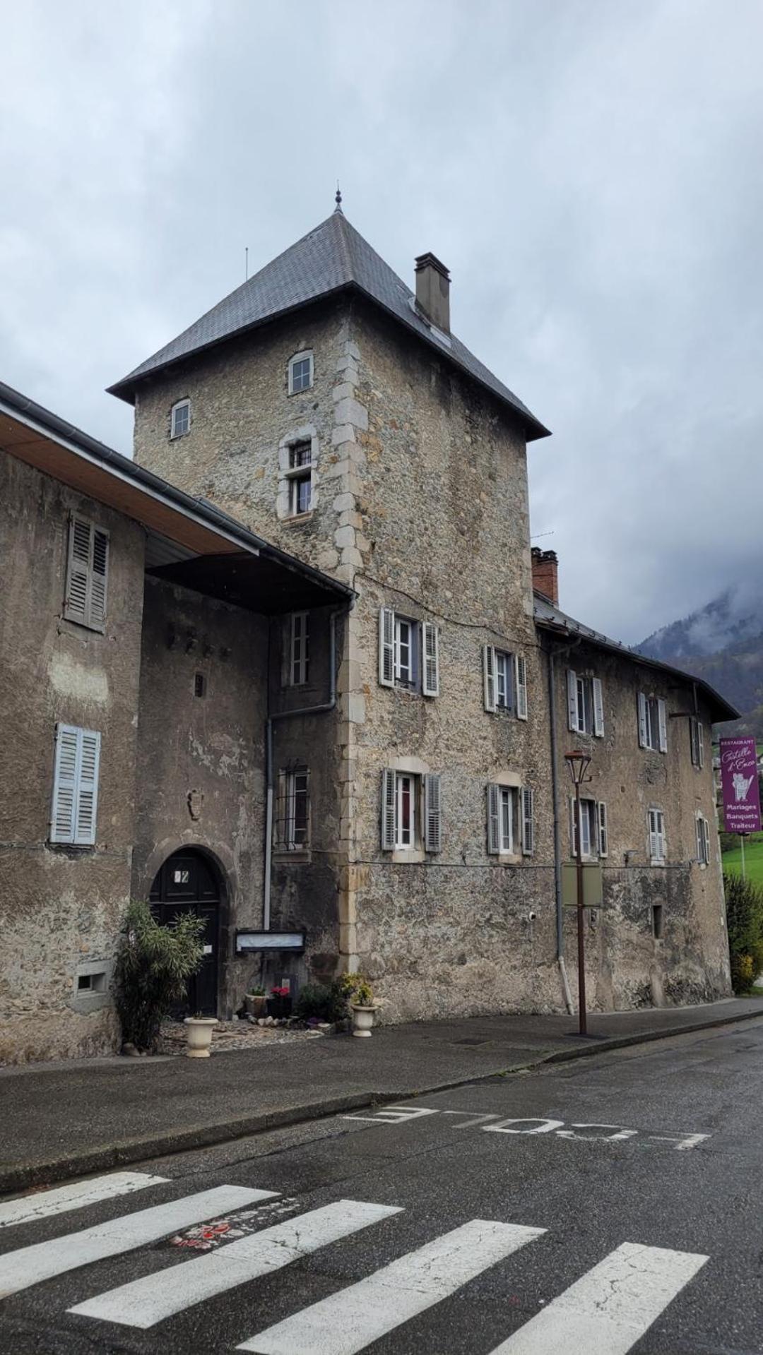 Maison De Sisi Ужин Экстерьер фото